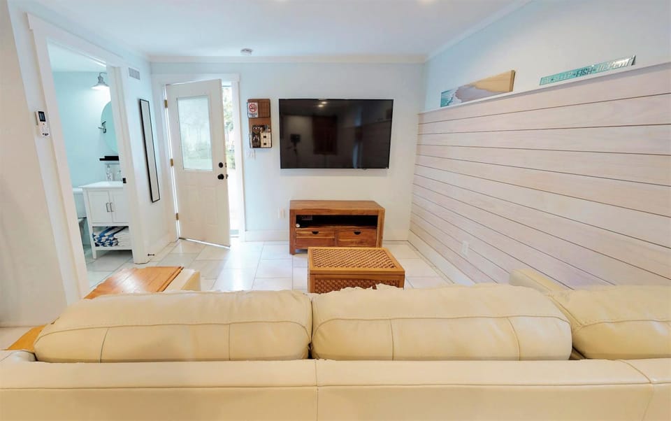 Romantic Secret Garden - Marble Floors & Bath DT Just 2 Blocks Beach Only 3 Miles House in Saint Augustine