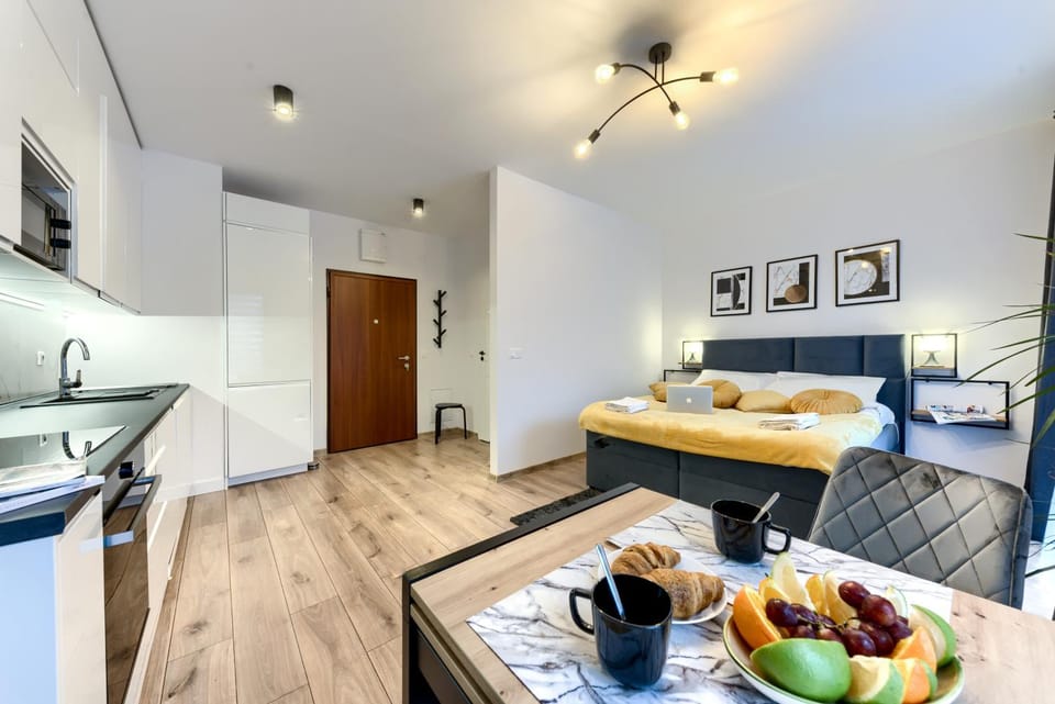 Kitchen or kitchenette, Photo of the whole room, Seating area, pet friendly, stove