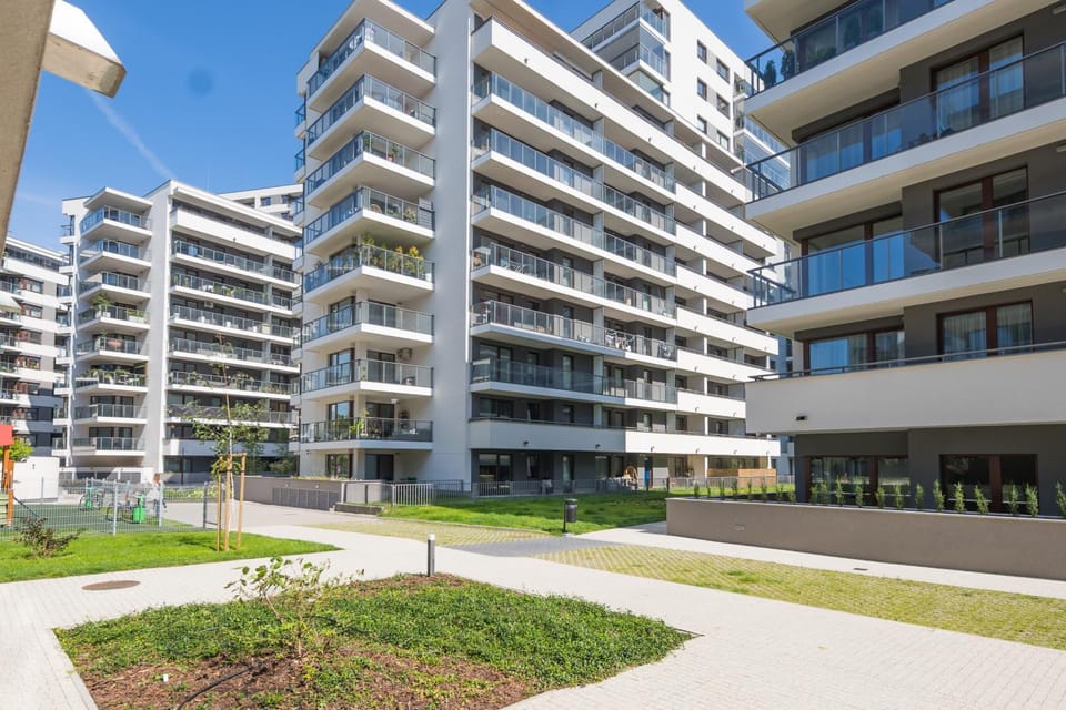 Property building, Neighbourhood