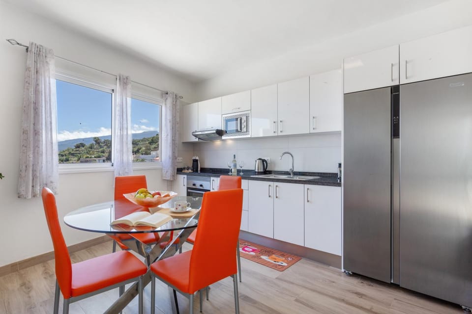 Property building, Kitchen or kitchenette, Living room