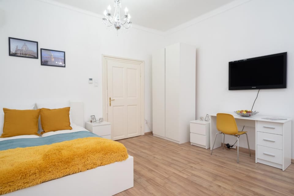 Vaci street Centre Modern APT With 3BRS AC Apartment in Budapest