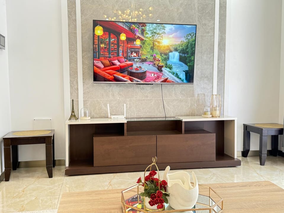 Spacious 3BR Silver Harbor Apt with Heated Pool & Gym Near Yaya, China Town Apartment in Nairobi