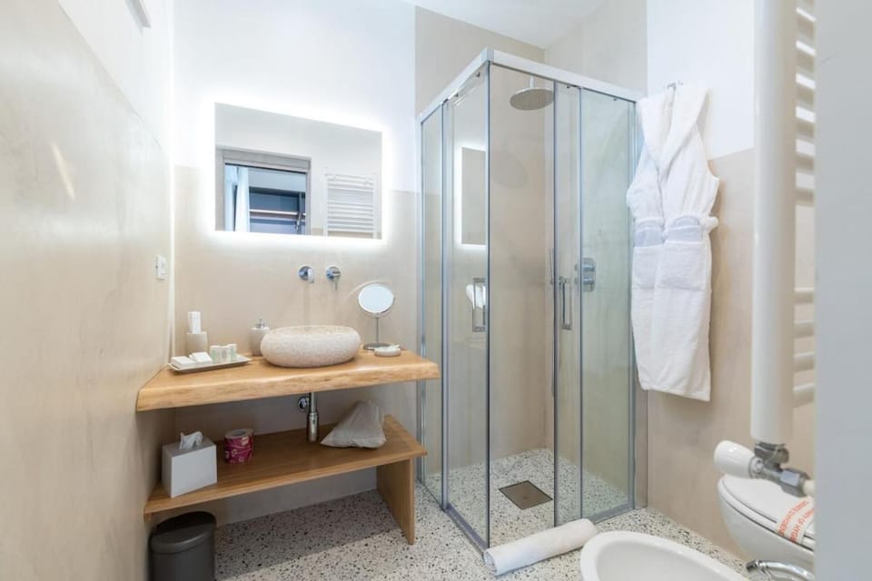Shower, Bathroom, towels