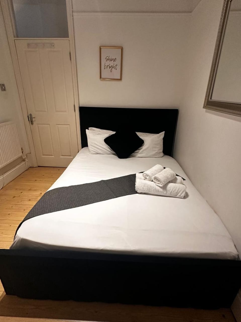 Spacious 3-Bedroom Chelsea Home -2 Baths - Quiet Apartment in London