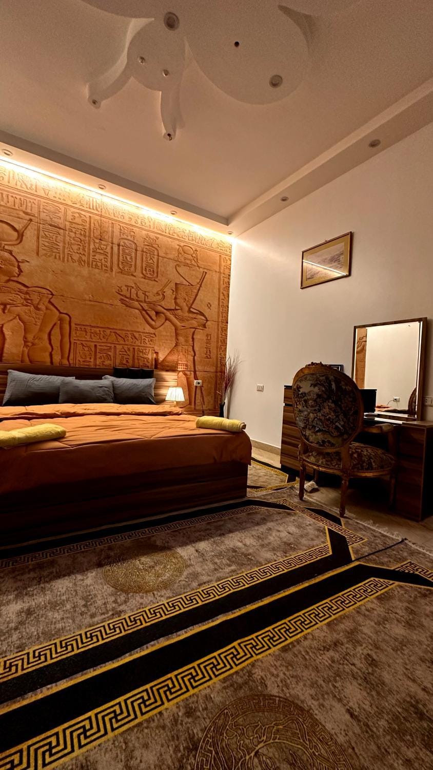 Bed, Living room, Photo of the whole room, Seating area, Bedroom
