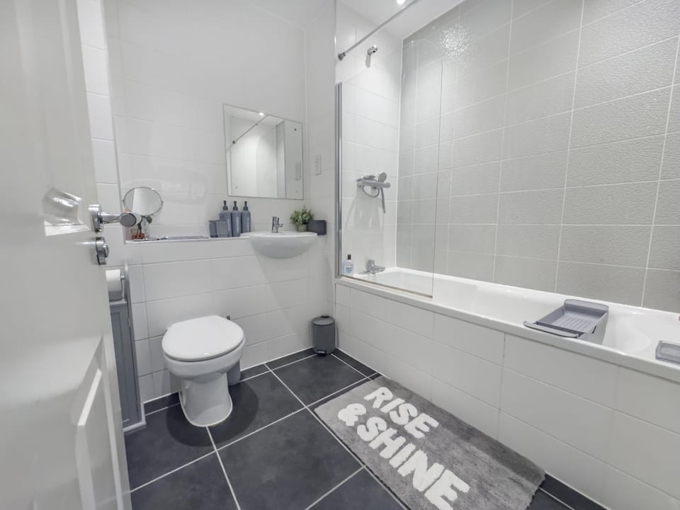 Sleeps 8 with Garden and Pet Friendly House in Ashford