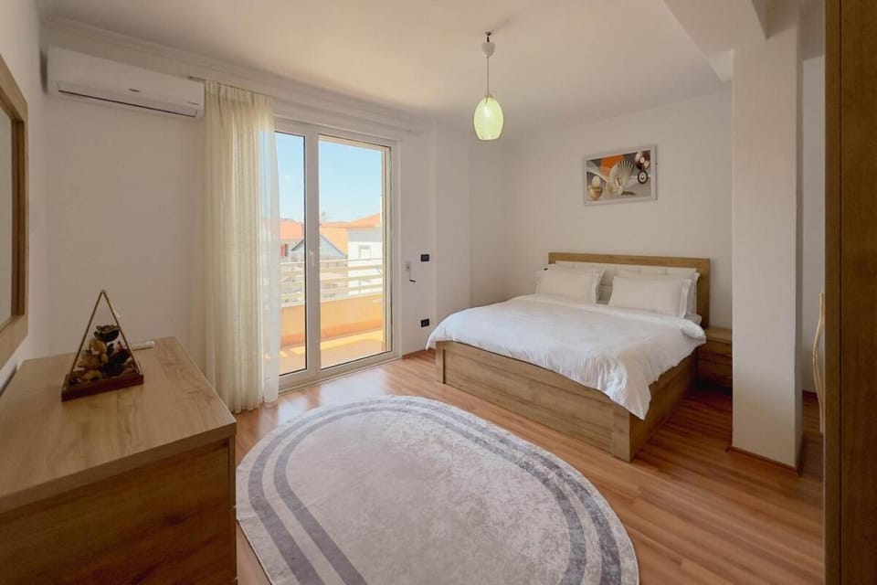 Bed, Photo of the whole room, Bedroom, air conditioner
