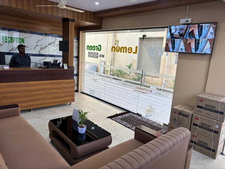 Communal lounge/ TV room