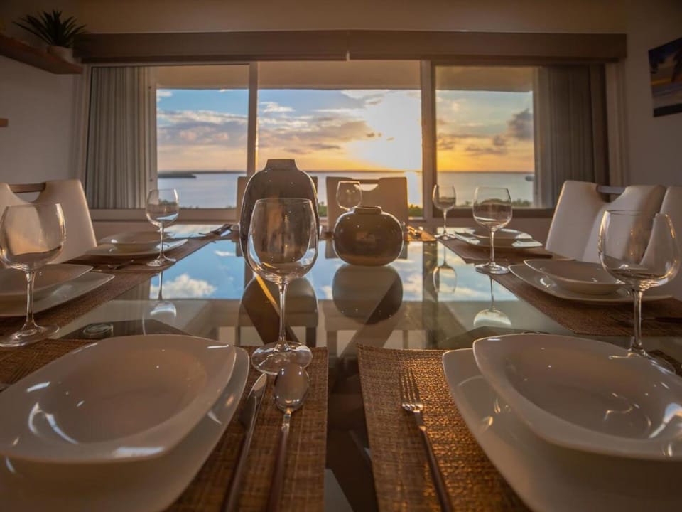 Natural landscape, Dining area, Lake view, air conditioner