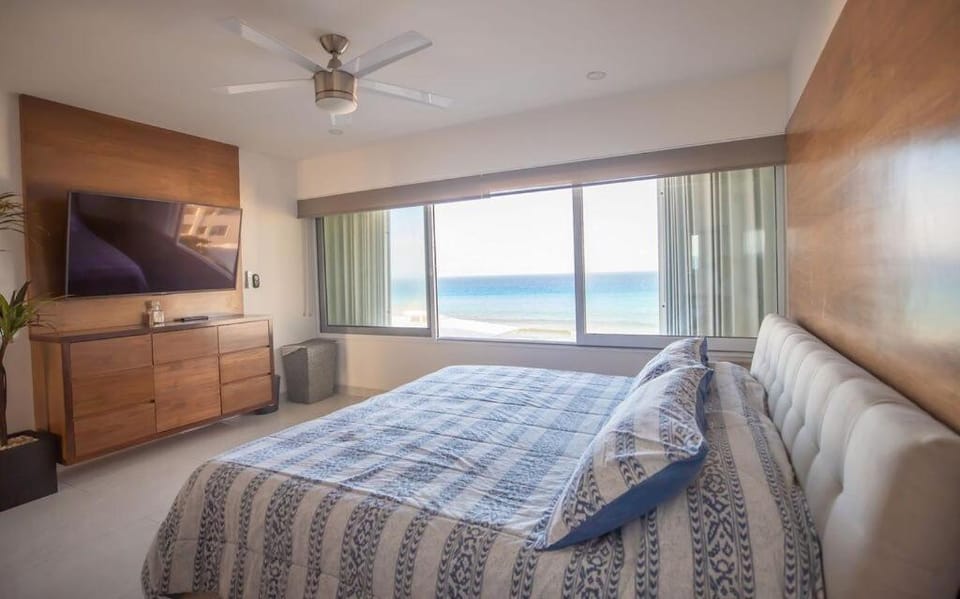 Bed, Natural landscape, TV and multimedia, Photo of the whole room, Bedroom, Sea view, air conditioner