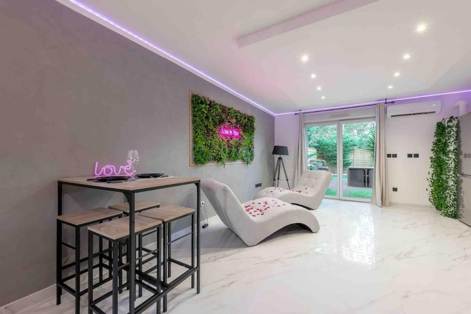 LOVE IN SPA Appartement Jacuzzi privé Jardin Apartment in Occitanie