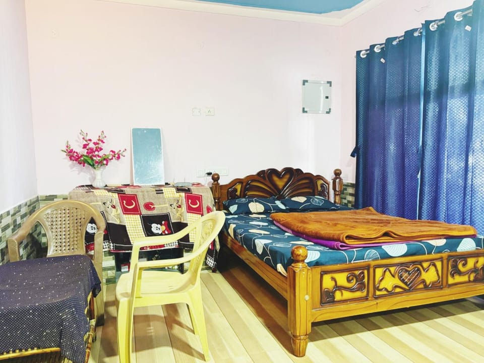 Bed, Living room