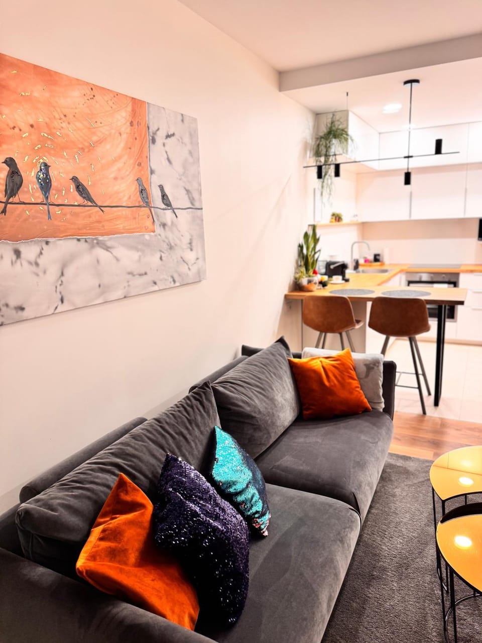 Kitchen or kitchenette, Living room, Seating area, Dining area