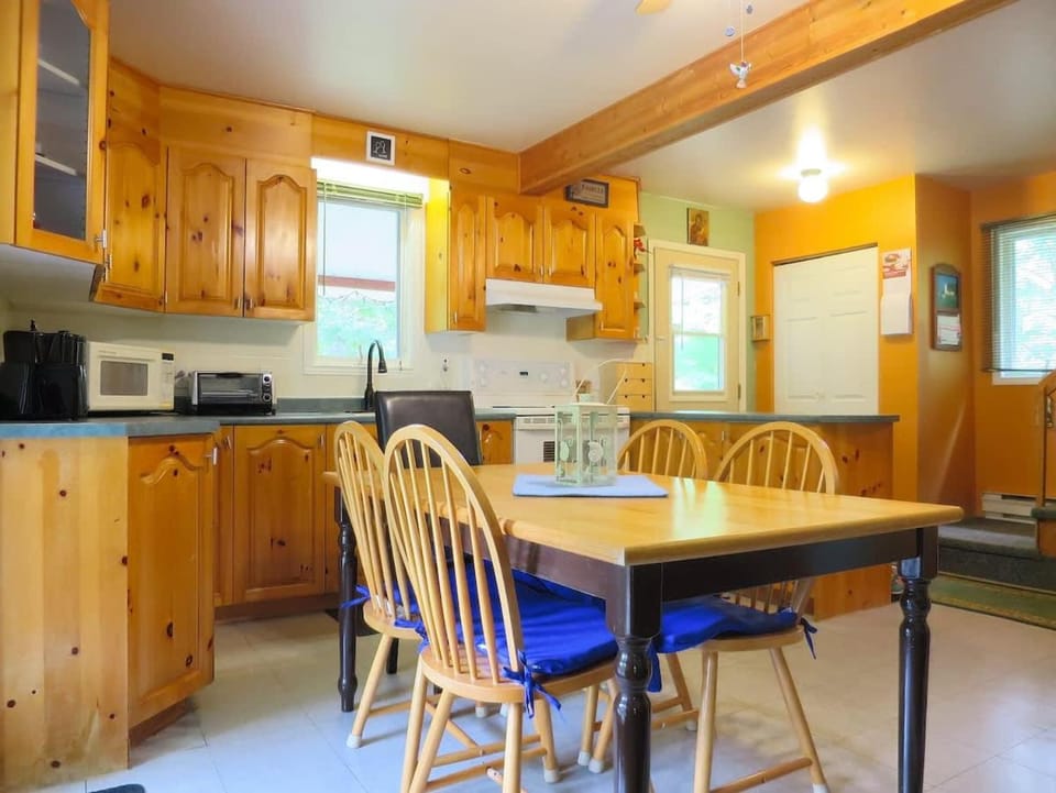 Waterfront hiking trails ATV Skidoo House in Ontario