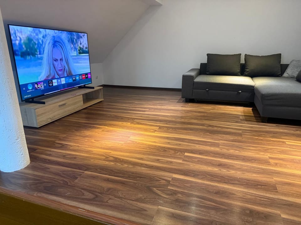 Communal lounge/ TV room, TV and multimedia, Living room, Seating area, Evening entertainment