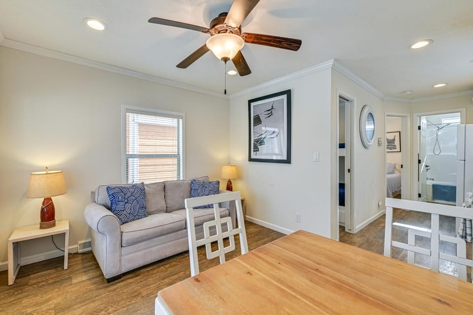 < 1 Mi to Lake Norman Marina: Home w/ Pool Access House in Lake Norman