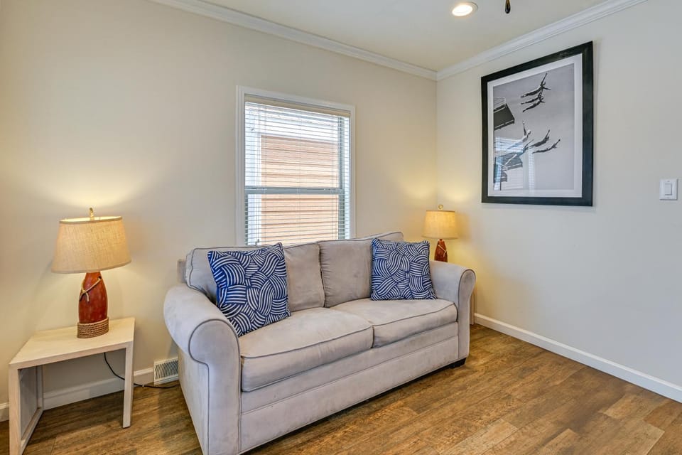< 1 Mi to Lake Norman Marina: Home w/ Pool Access House in Lake Norman