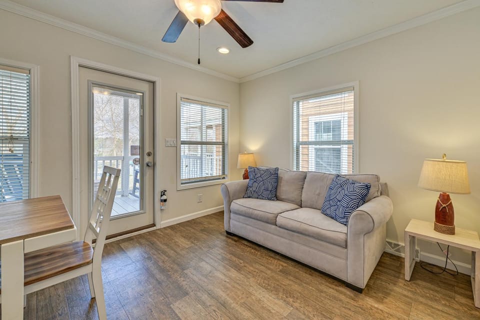 < 1 Mi to Lake Norman Marina: Home w/ Pool Access House in Lake Norman