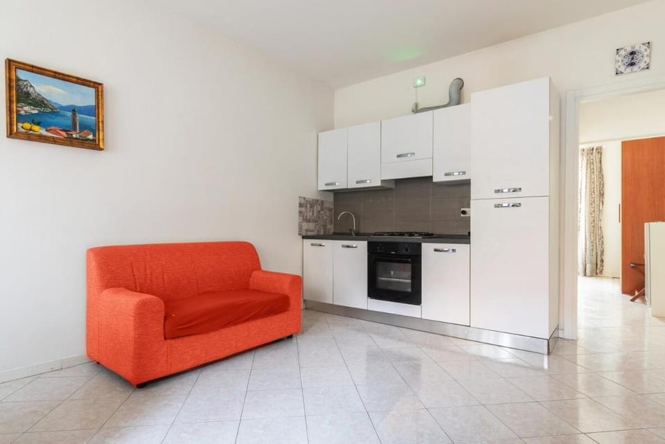 Kitchen or kitchenette, Living room, stove