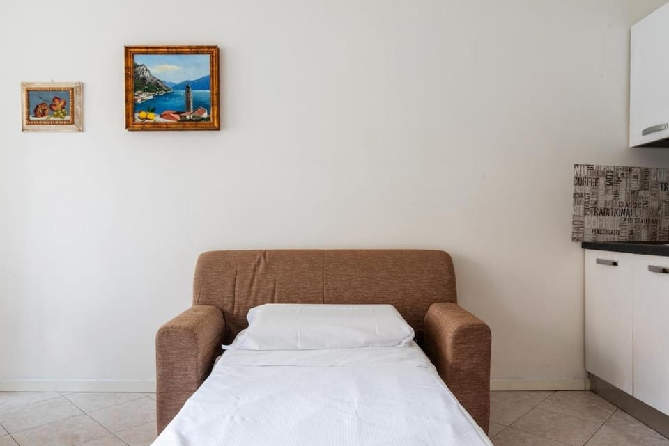 Bed, Living room