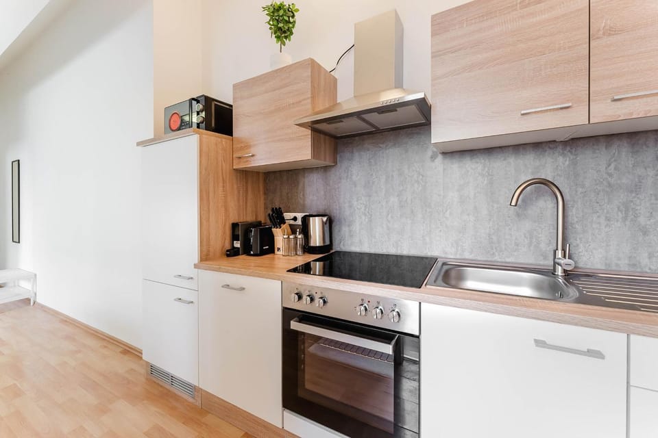 Coffee/tea facilities, Kitchen or kitchenette, dishwasher, oven, stove, toaster, kitchen