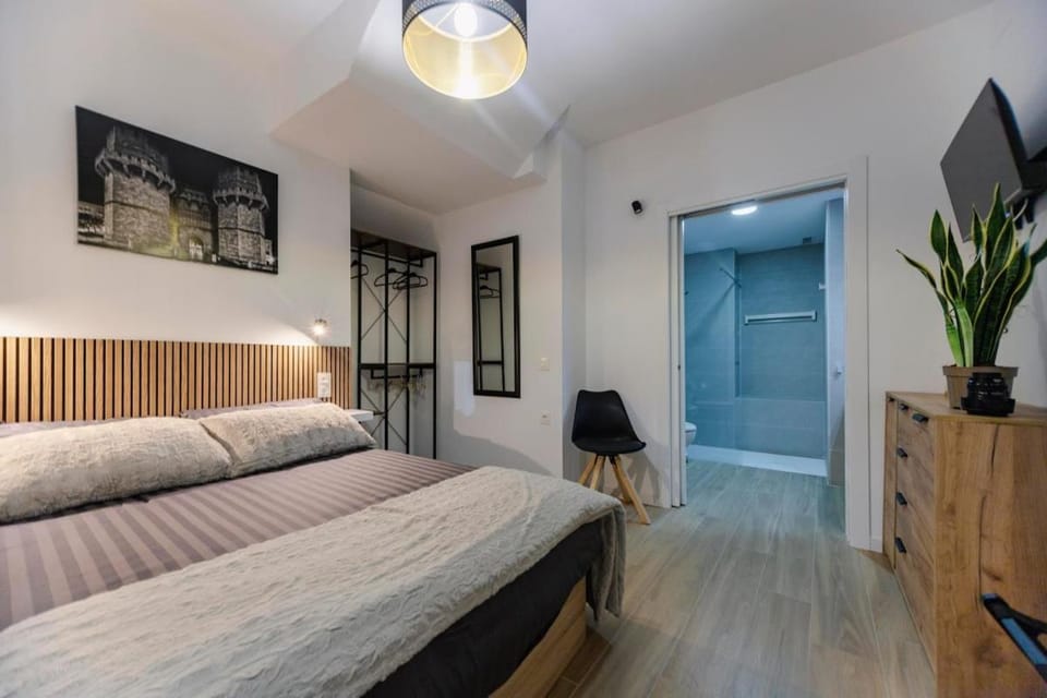 TV and multimedia, Photo of the whole room, Bedroom