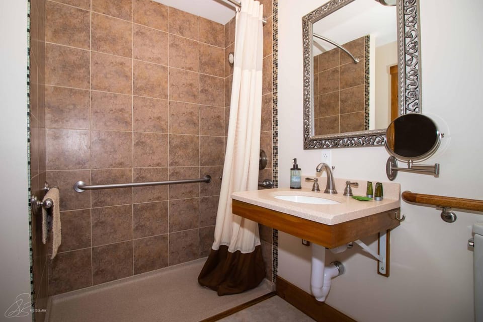Shower, Bathroom, acessibility