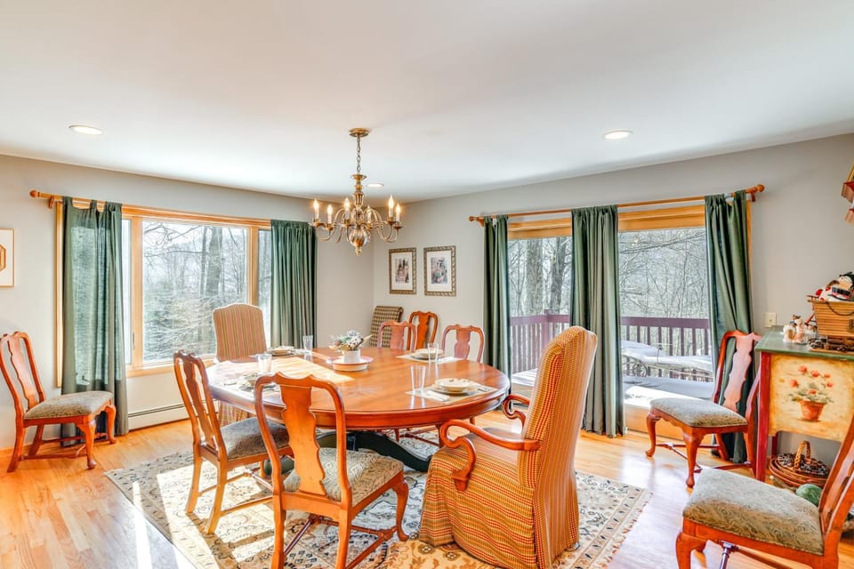 < 1 Mi to Hunter Mtn: Spacious Home w/ Hot Tub! House in Hunter