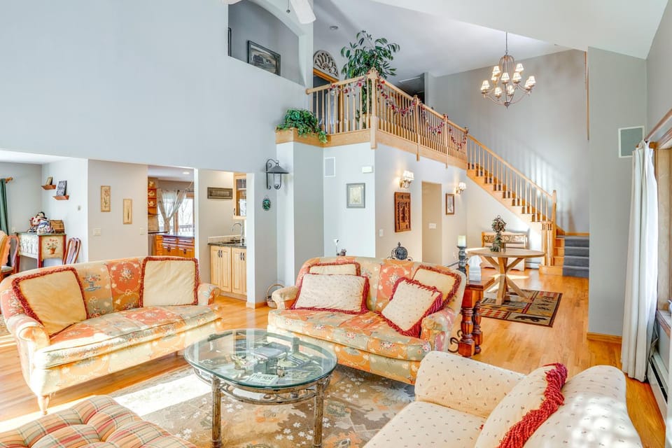 < 1 Mi to Hunter Mtn: Spacious Home w/ Hot Tub! House in Hunter