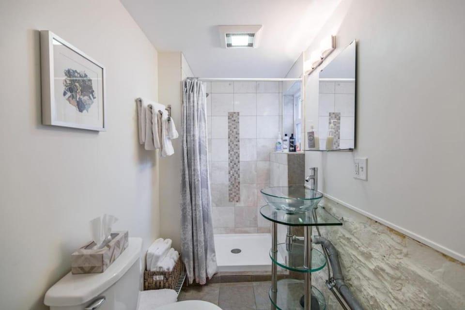 A Peaceful Oasis on Munjoy Hill - 4br2ba House & Parking Country House in Portland