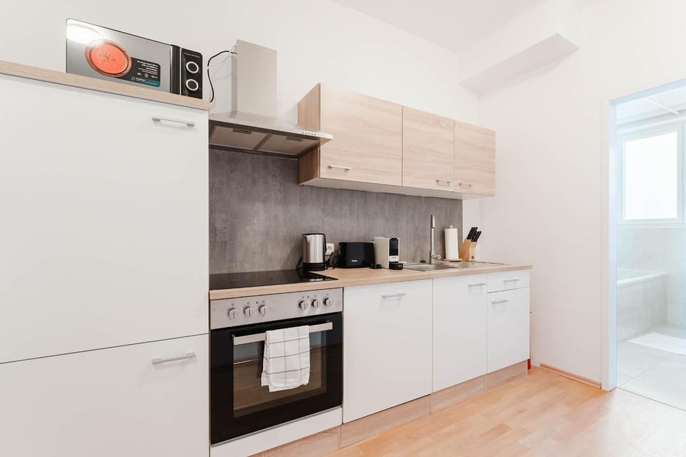 Coffee/tea facilities, Kitchen or kitchenette, dishwasher, oven, stove, toaster, kitchen