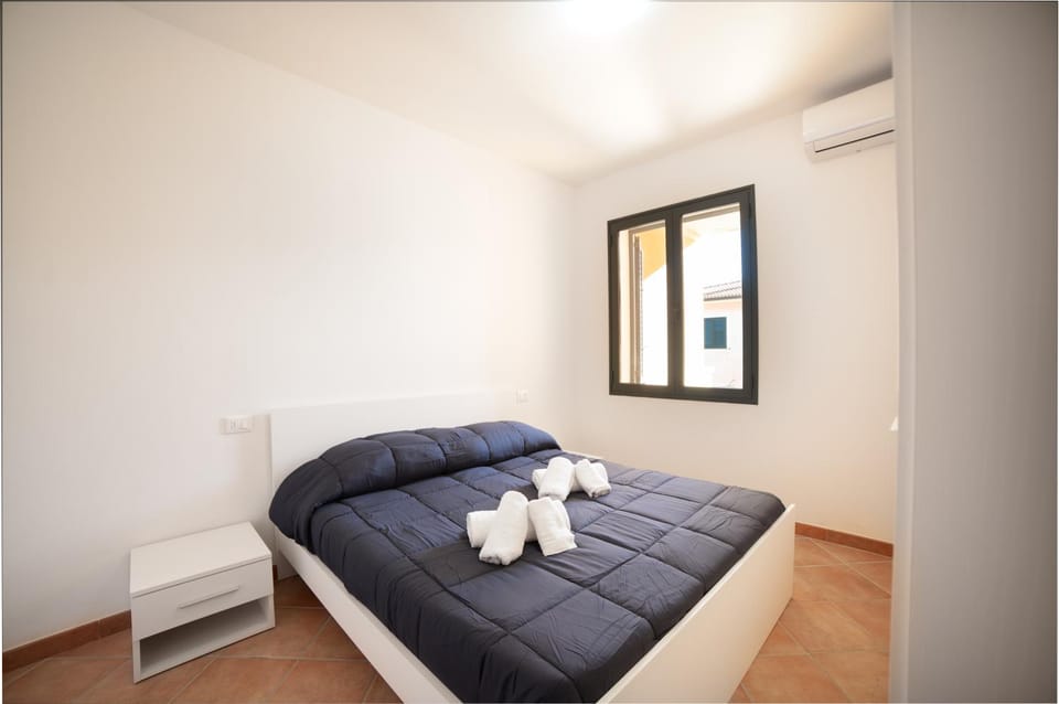 Bed, Photo of the whole room, Bedroom, towels, air conditioner