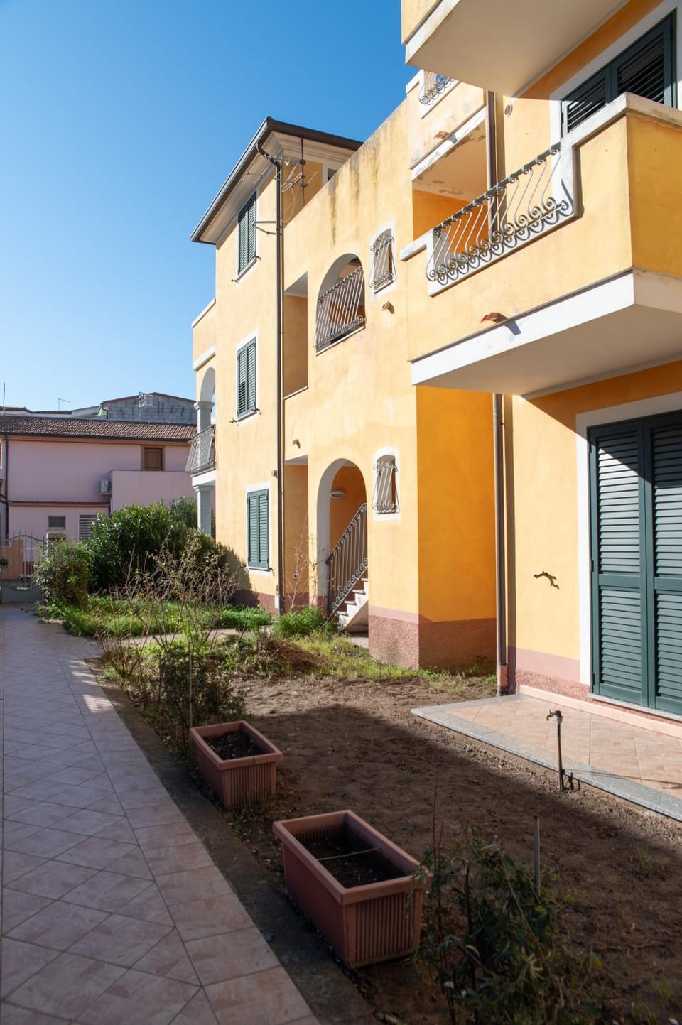 Property building, Spring, Day, Garden, Garden view