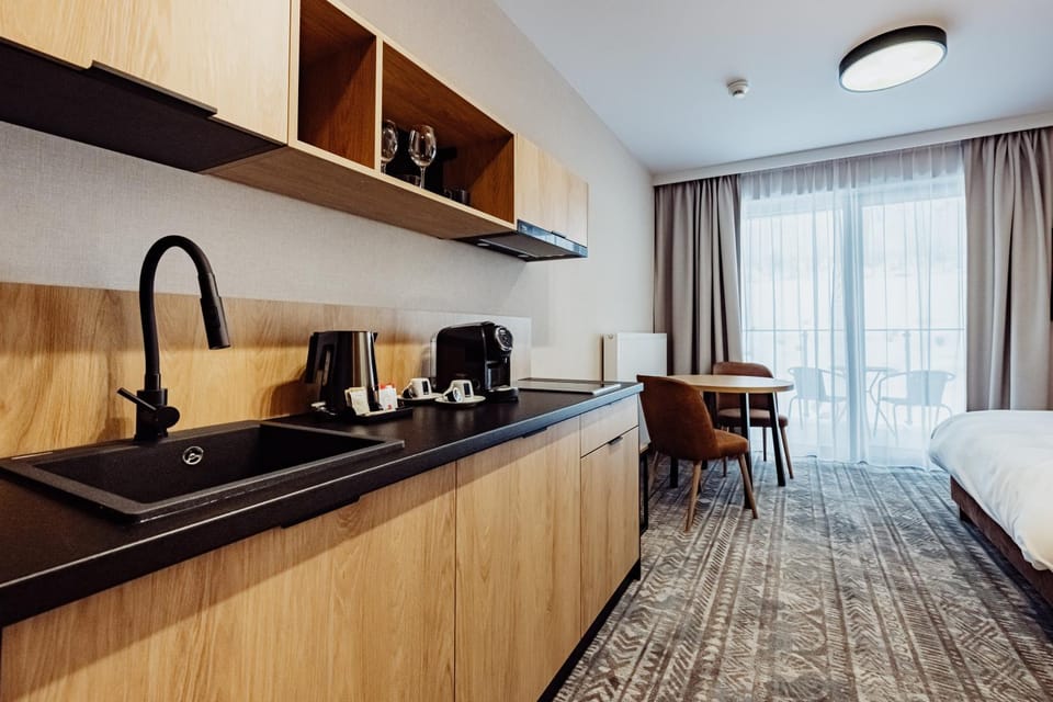 Bed, Coffee/tea facilities, Kitchen or kitchenette, Photo of the whole room, Bedroom