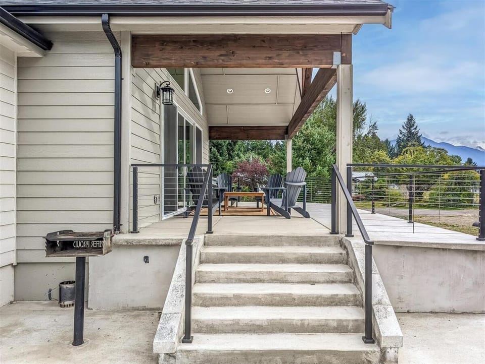 Airport Place: 4 bedrooms, AC, Grill House in Washington