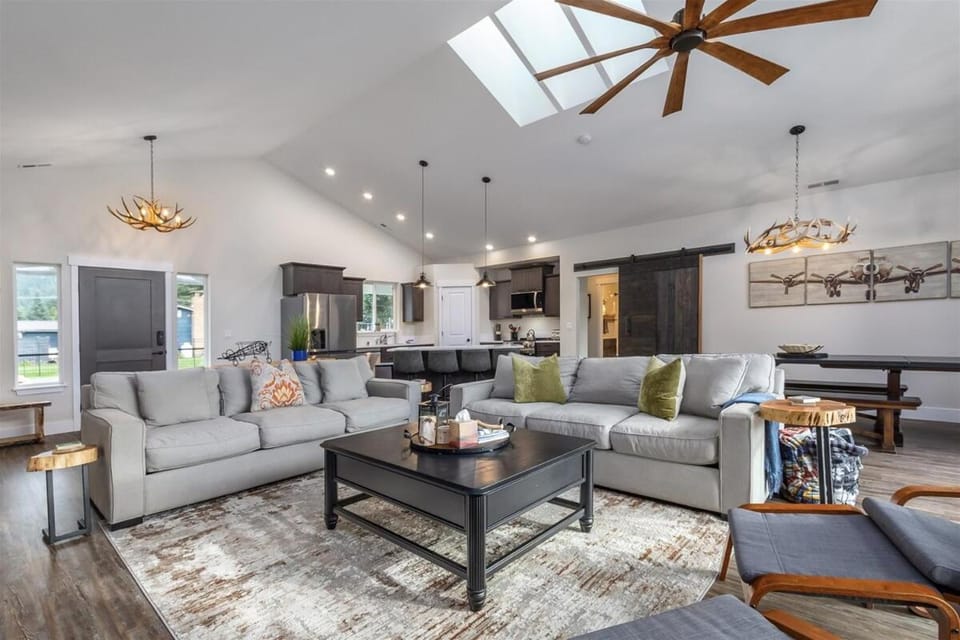 Airport Place: 4 bedrooms, AC, Grill House in Washington