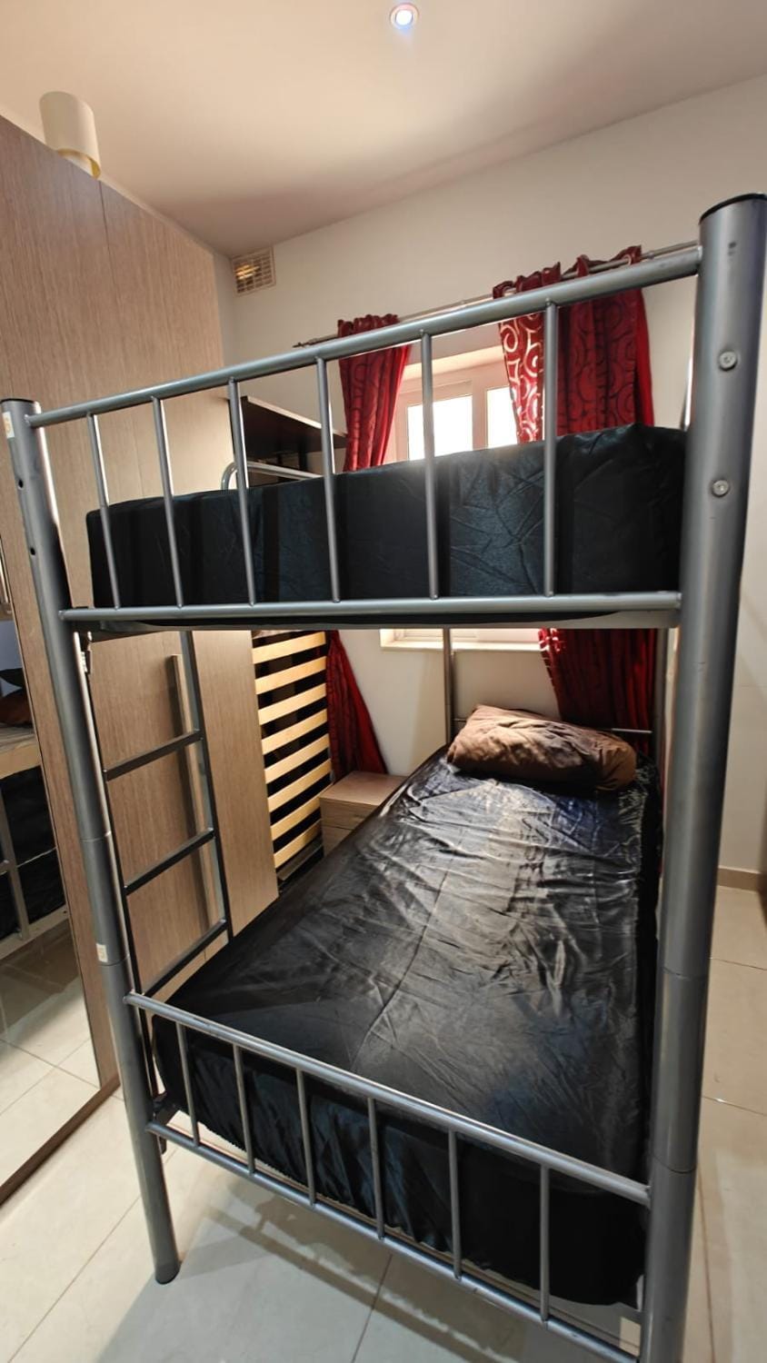 Girls Only Shared Room Gzira #3 Hostel in Sliema