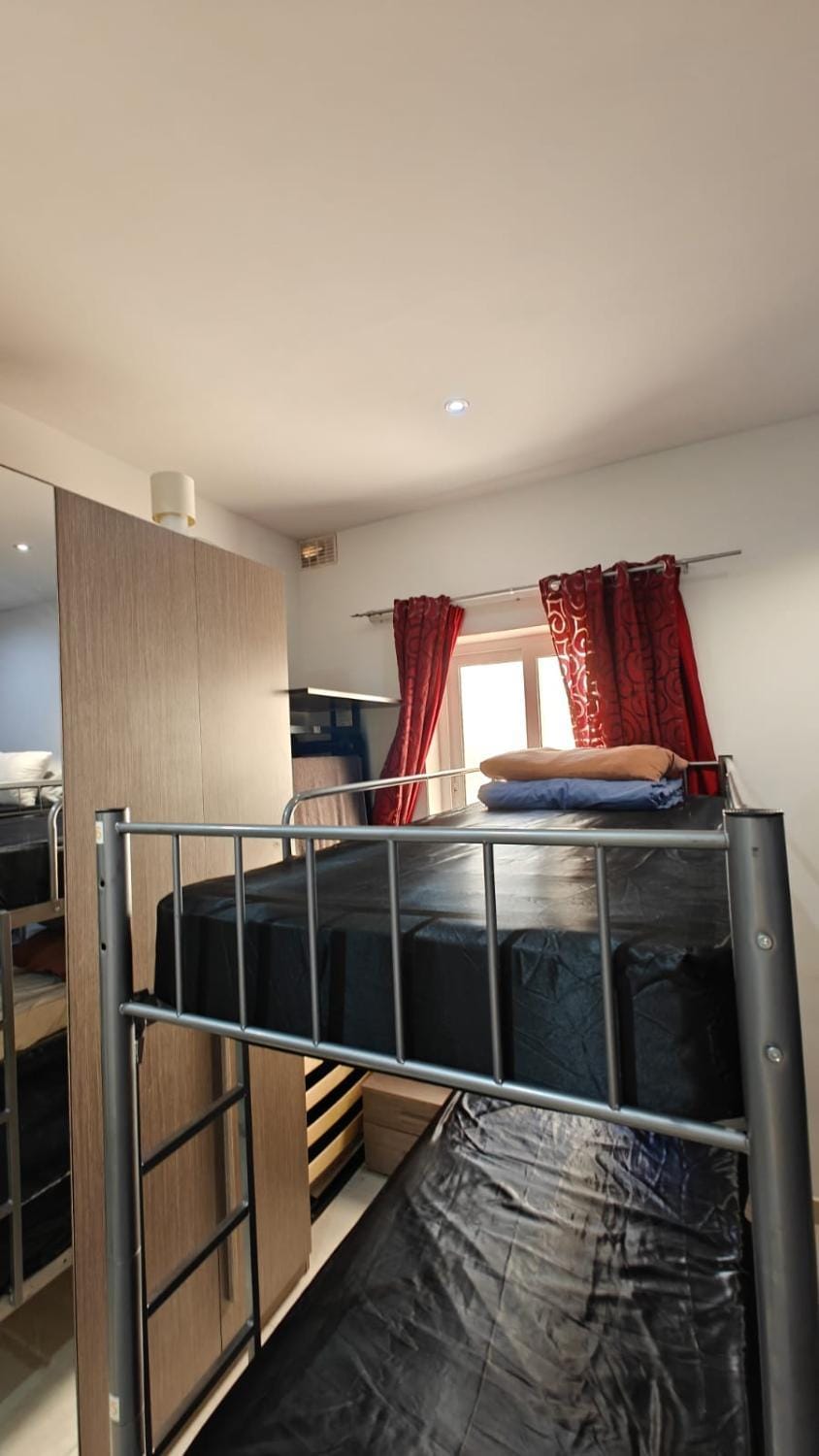 Girls Only Shared Room Gzira #3 Hostel in Sliema