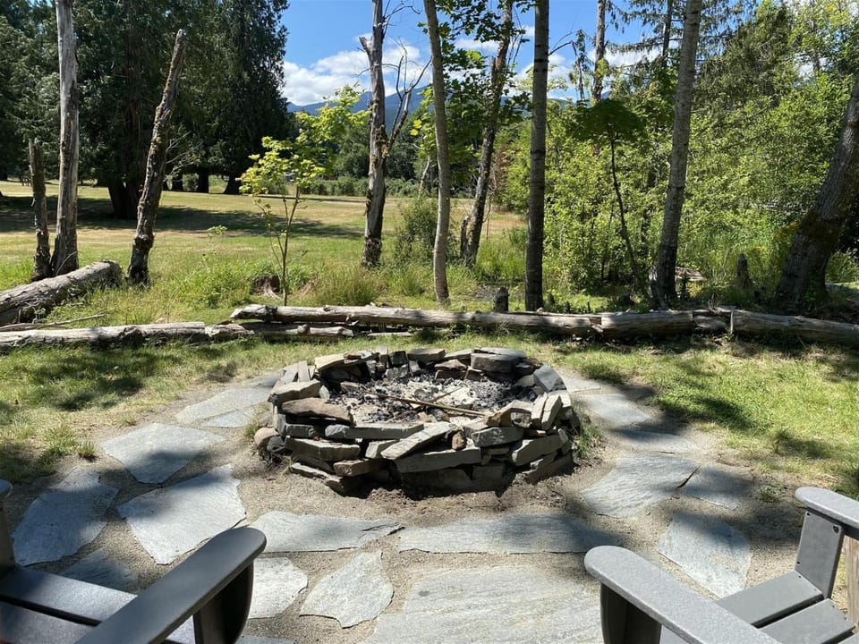 Cabin on the Creek | Hot tub, WiFi, Fireplace Cabin in Washington