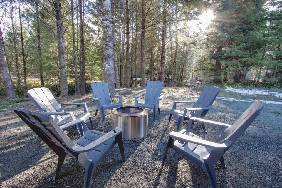 Butter Peak Retreat | Hot tub, Wi-Fi, River Access House in Washington