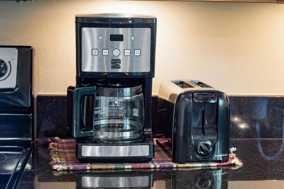 Coffee Time Cabin | Hot Tub, Wifi, Grill Cabin in Washington