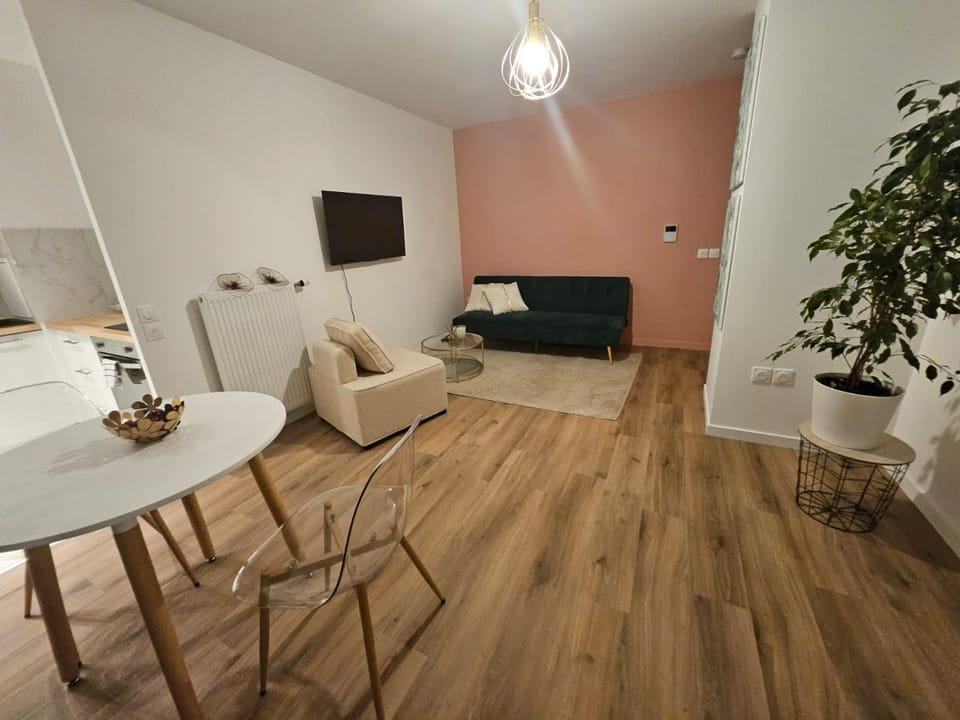 TV and multimedia, Living room, Dining area