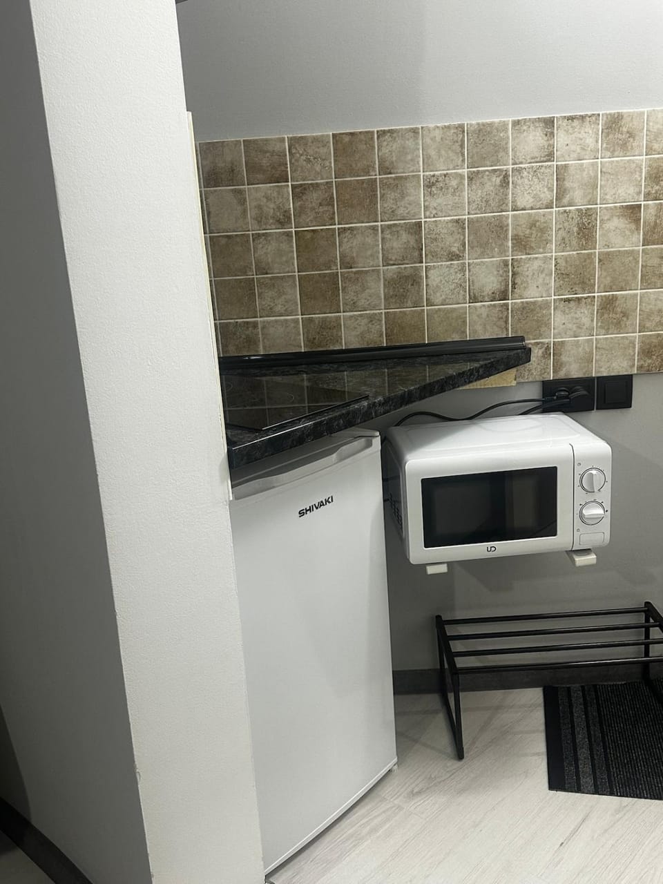 Kitchen or kitchenette, oven