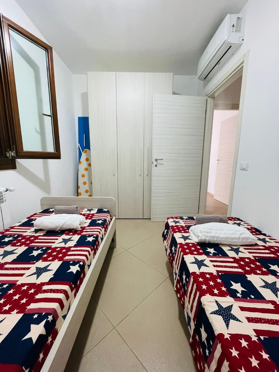 Bedroom, wardrobe, air conditioner