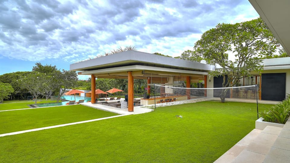 Property building, Natural landscape, Garden view