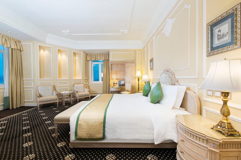 Photo of the whole room, Sea view