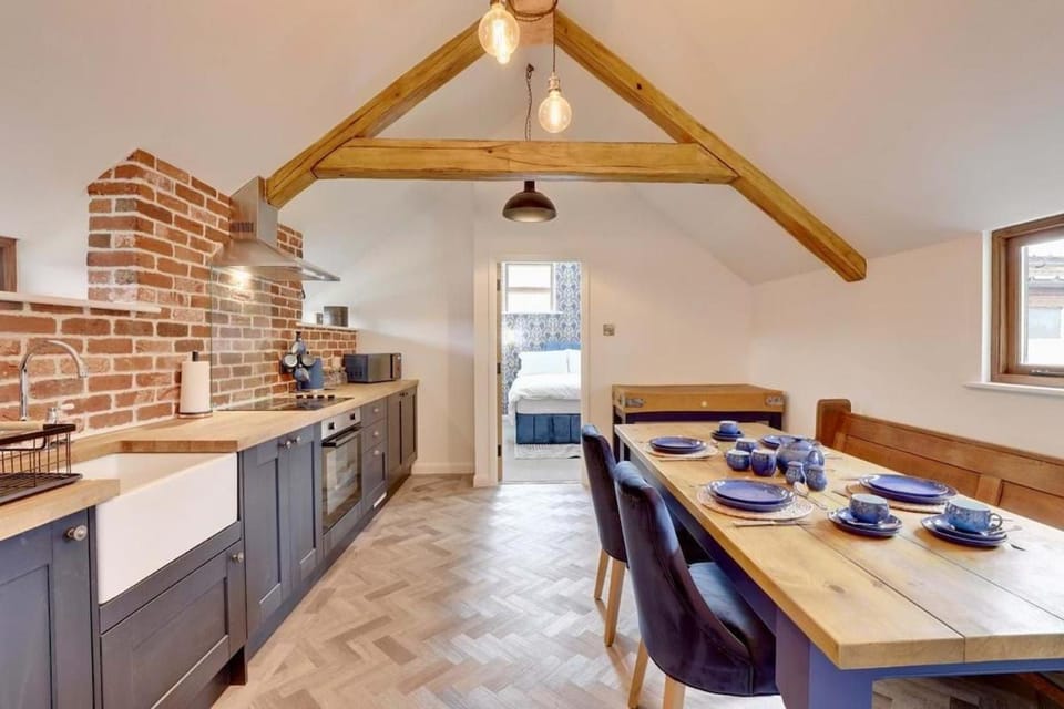 Coffee/tea facilities, Kitchen or kitchenette, Dining area, pet friendly, stove, toaster