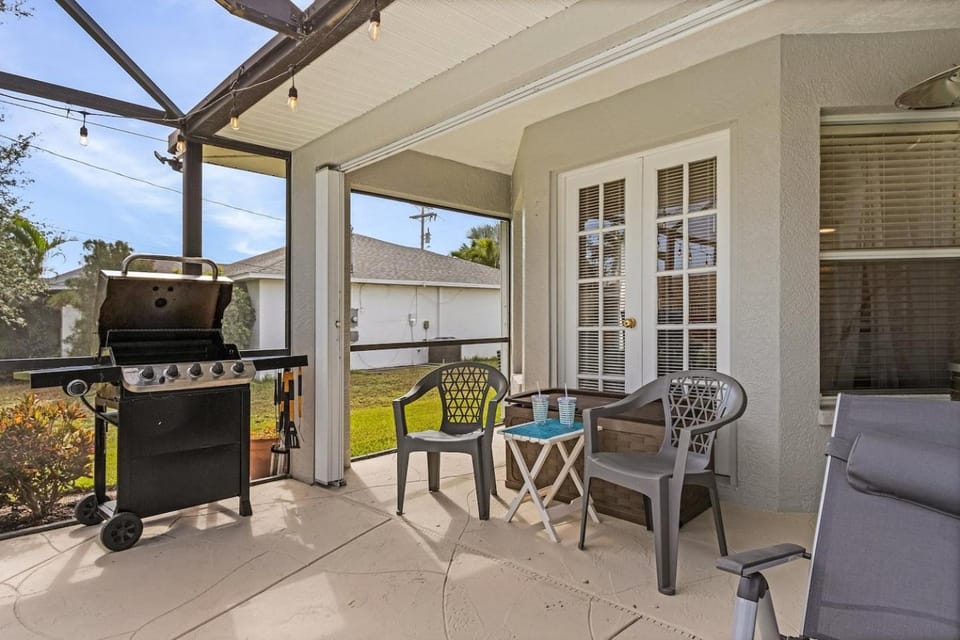 Casa Colada 4BR Private Pool Home Sleeps 10 House in Cape Coral