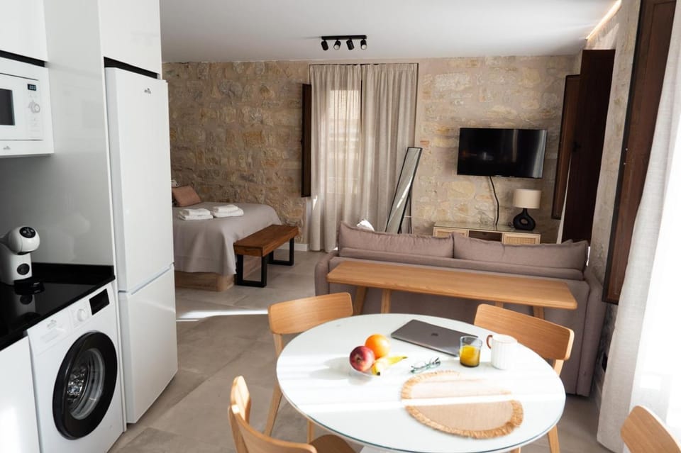 Communal lounge/ TV room, TV and multimedia, Living room, Bedroom, washing machine