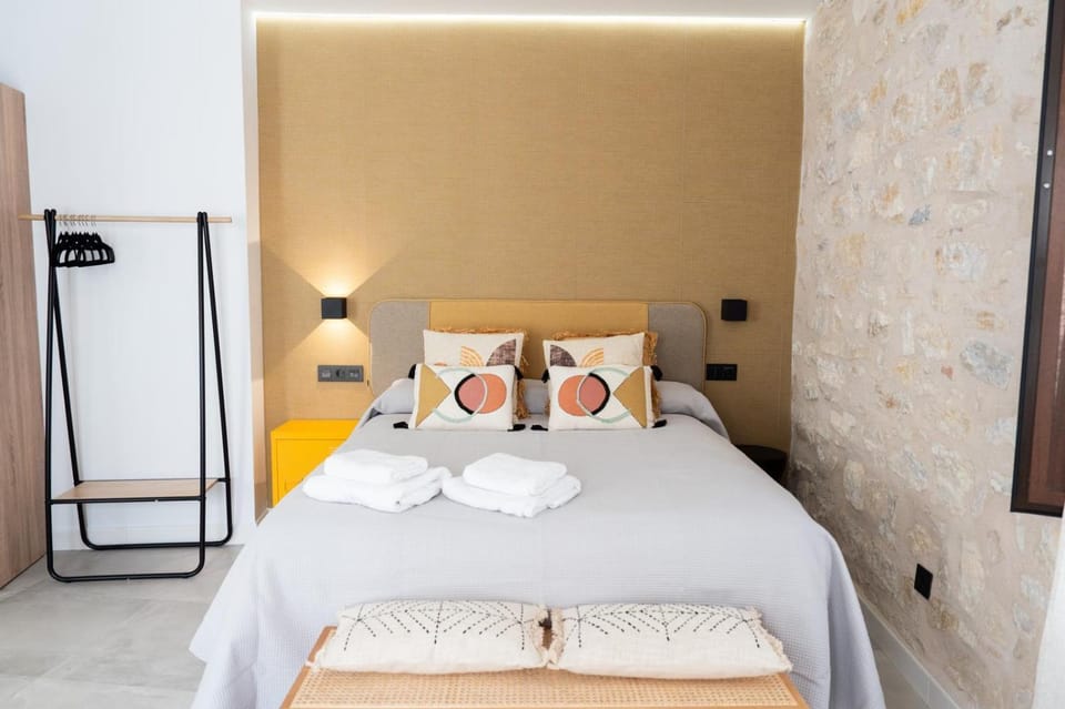 Bed, Photo of the whole room, towels, wardrobe